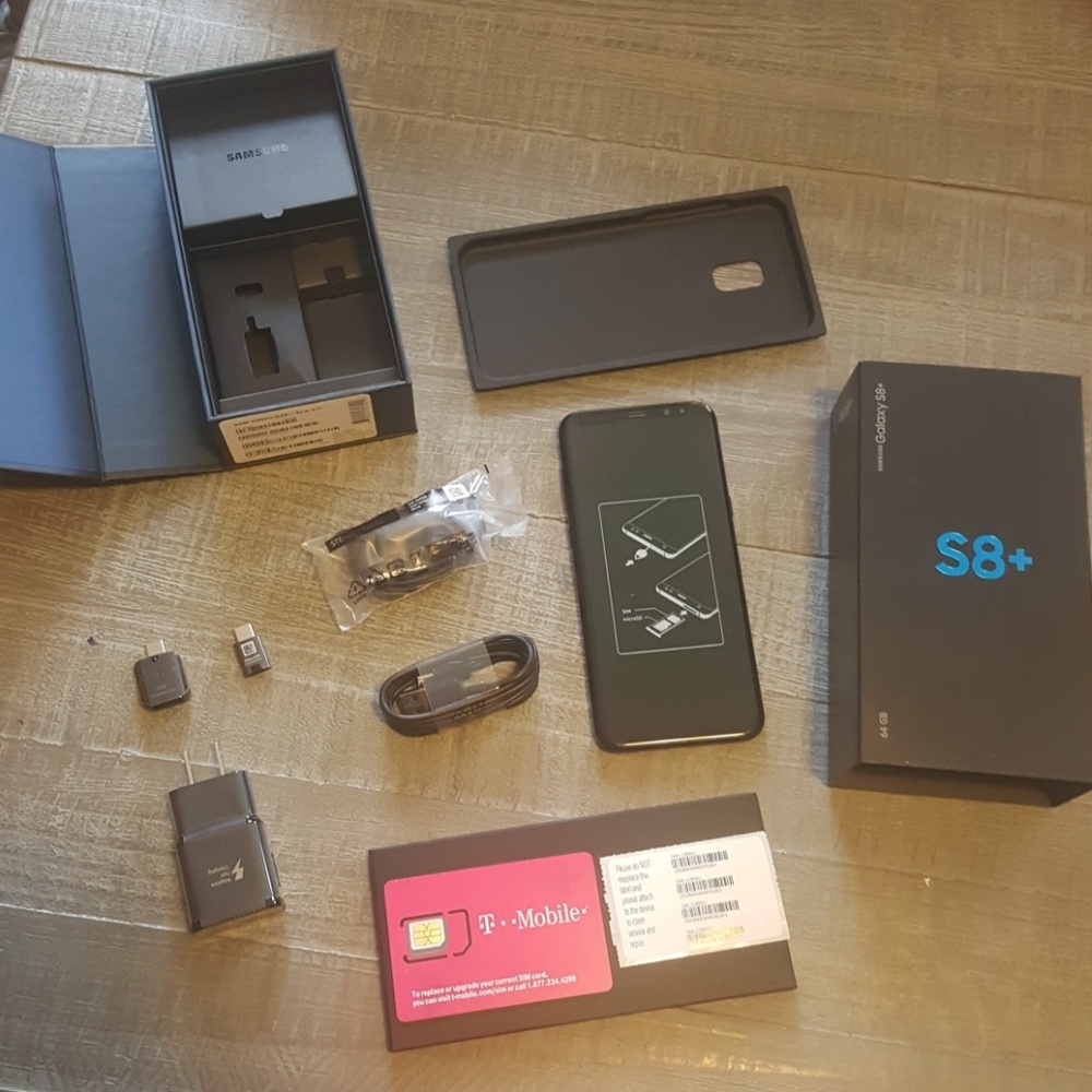 Samsung Galaxy S8+ w/accessories